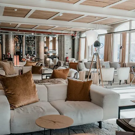 La Folie Douce Hotel *